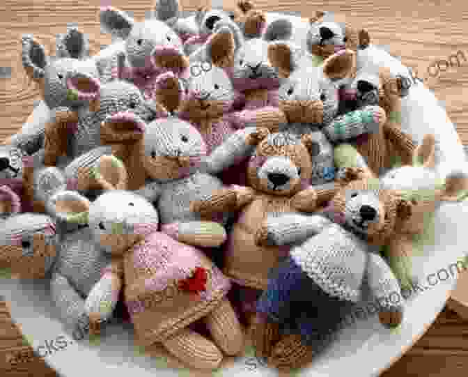 A Collection Of Knitted Minis, Including Animals, Dolls, And Toys. Teeny Tiny Mochimochi: More Than 40 Little Bitty Minis To Knit Wear And Give